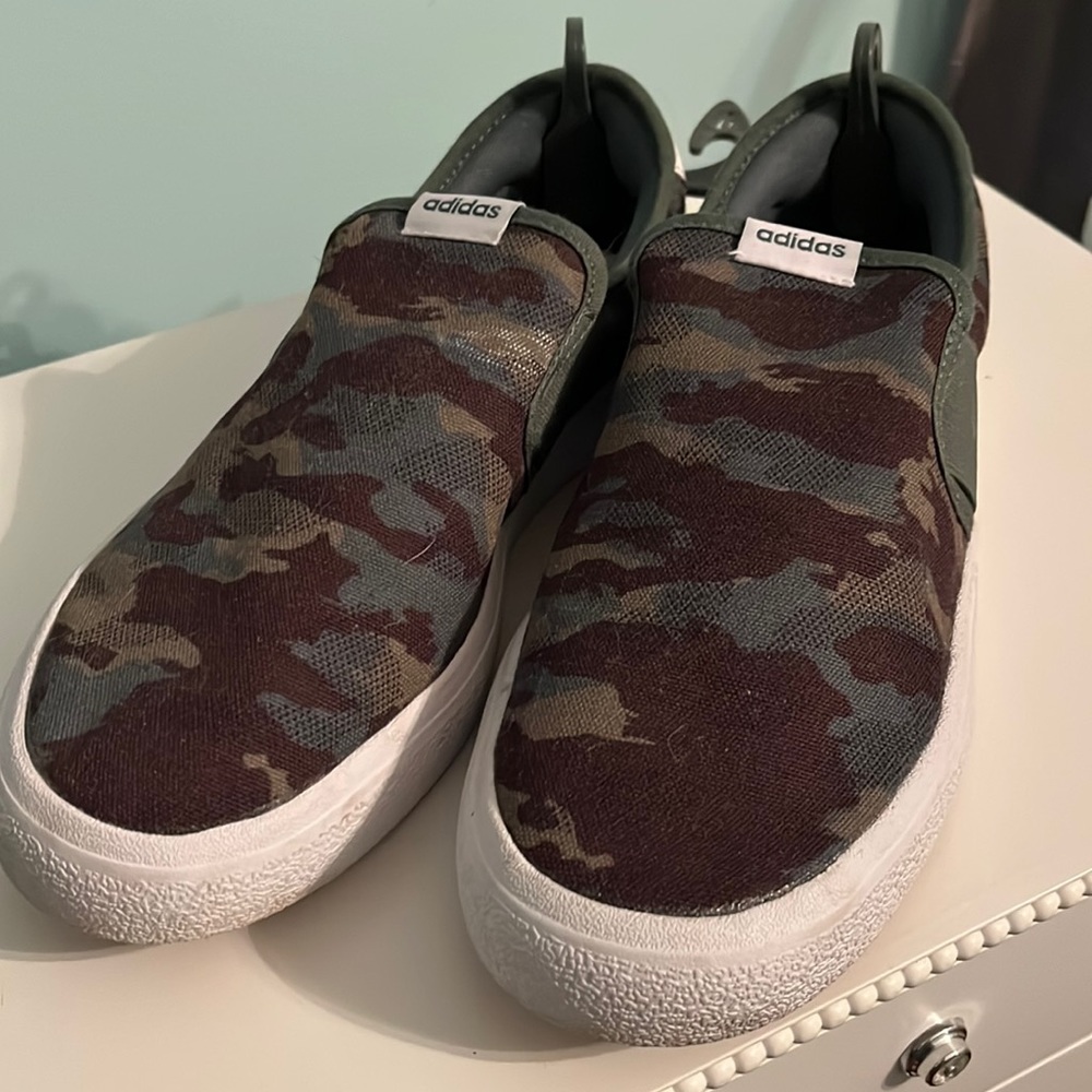 Men’s Adidas slip on sneakers